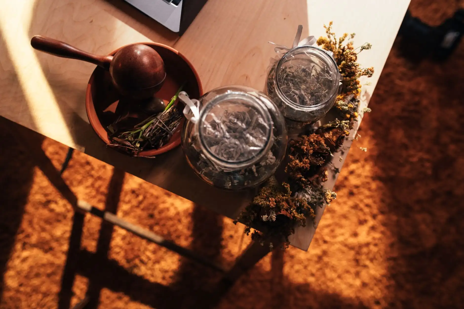 四川跃晟创亿商务咨询:中小企业管理规范化与品牌策划双轮驱动方案解析