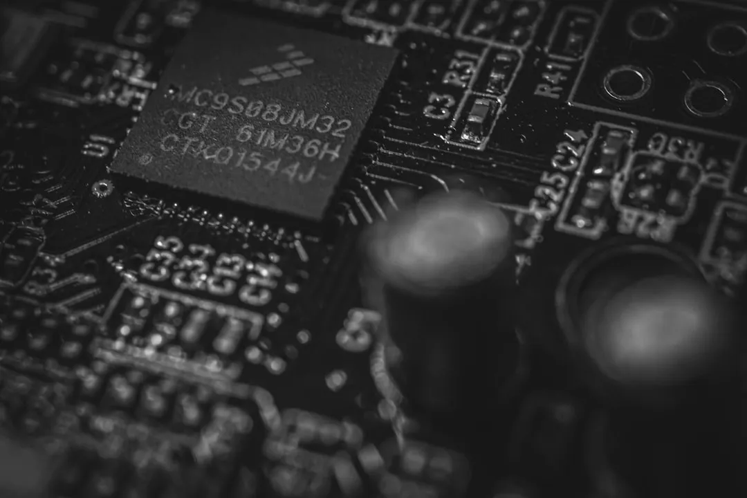 四川跃晟创亿商务咨询:中小企业管理规范化与品牌策划双轮驱动方案解析